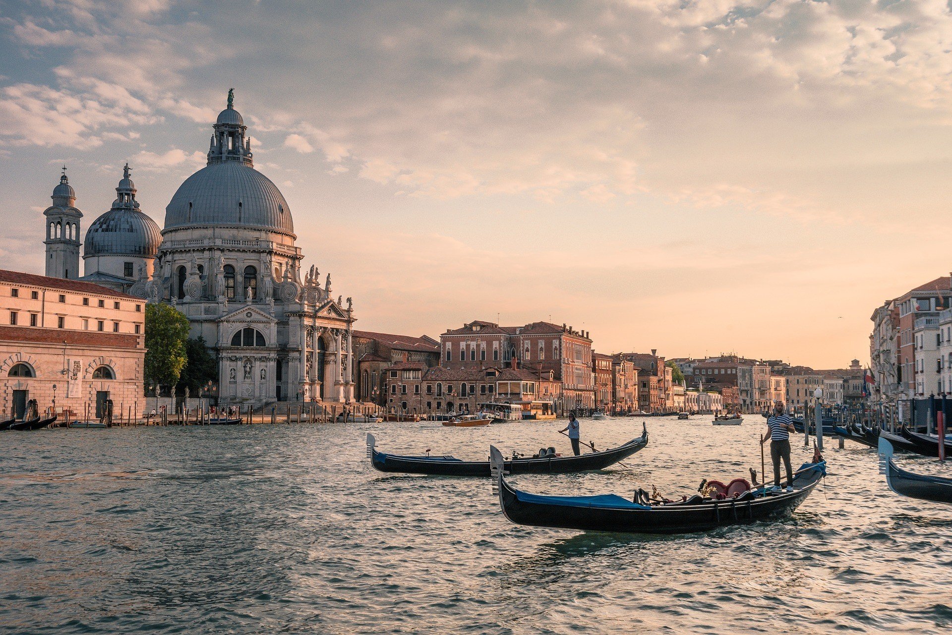 威尼斯运河背包旅行意大利