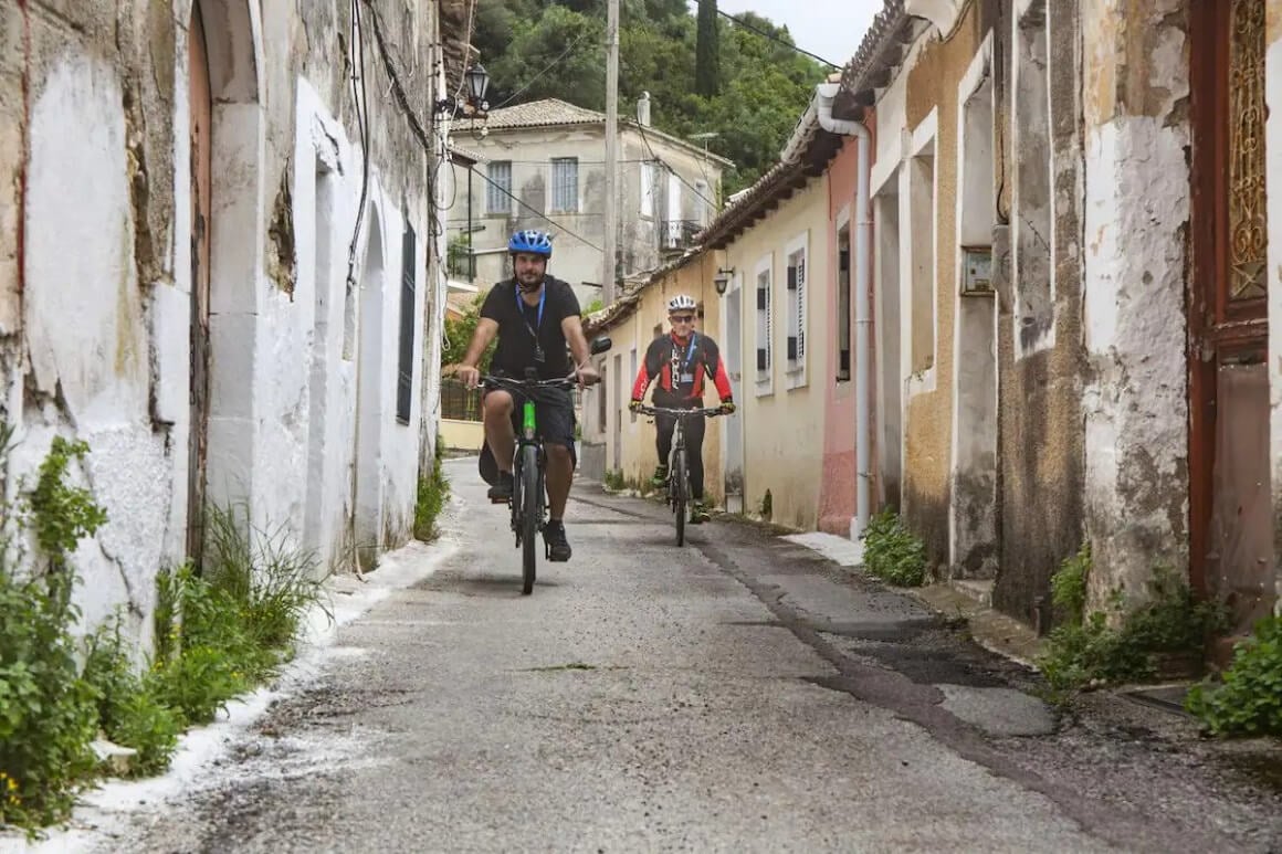 骑自行车探索科孚岛