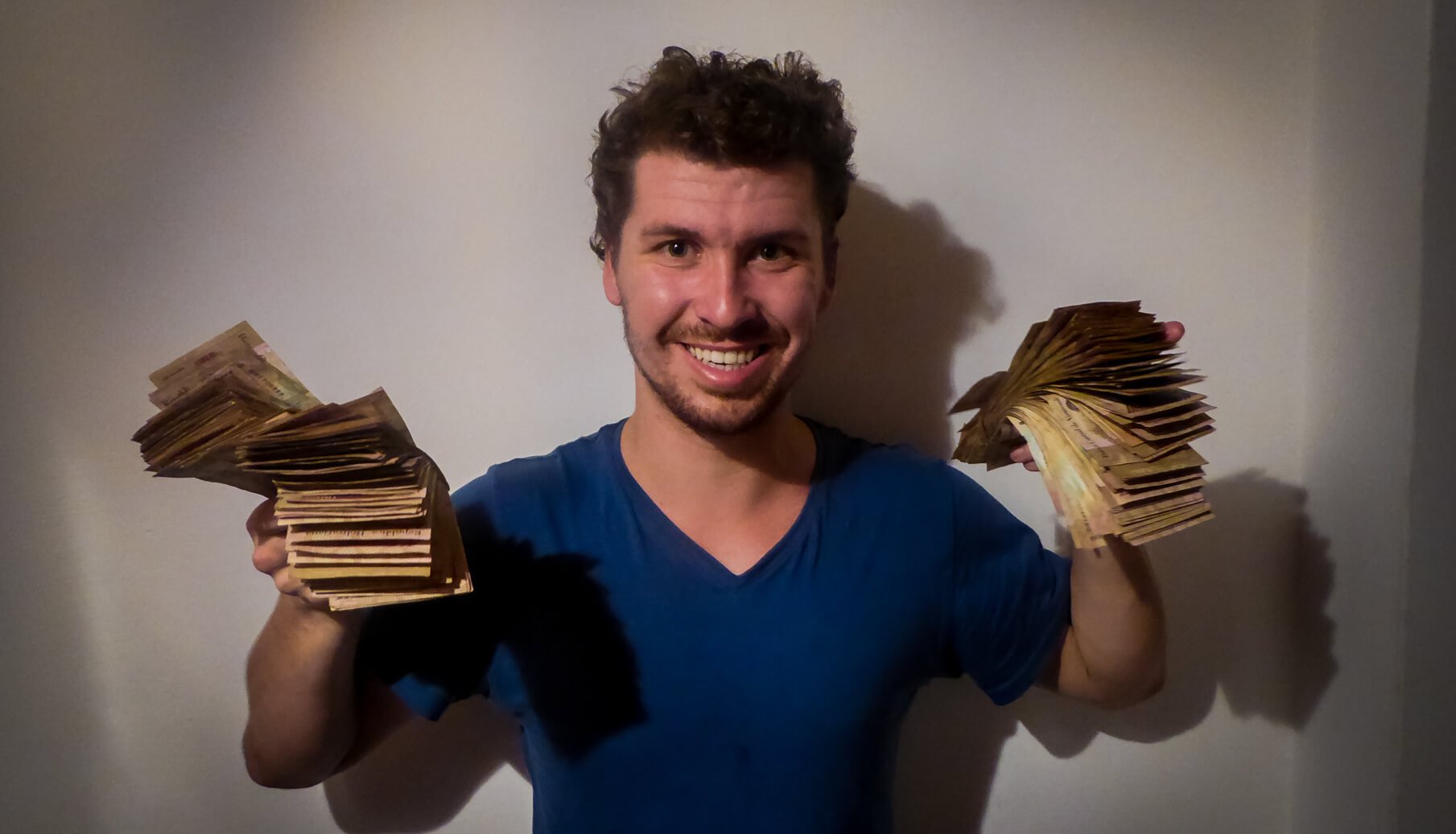 will hatton holding a pile of cash in venezuela